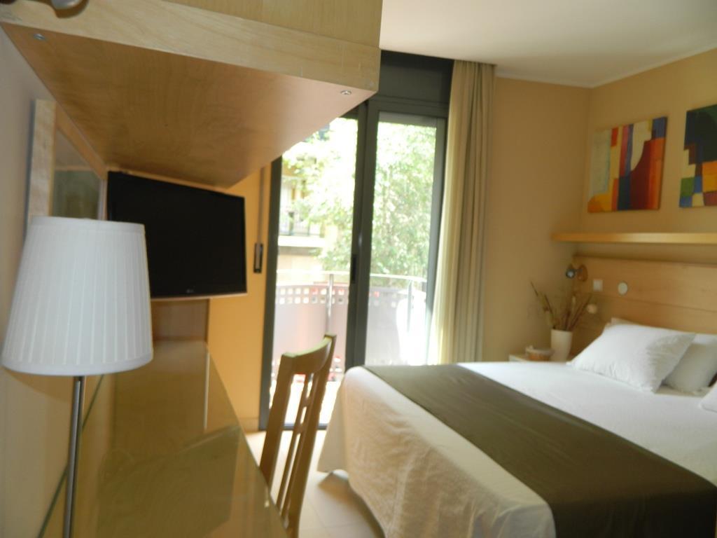 โฮสทอล เฮาส์ Hotel บาร์เซโลนา ภายนอก รูปภาพ